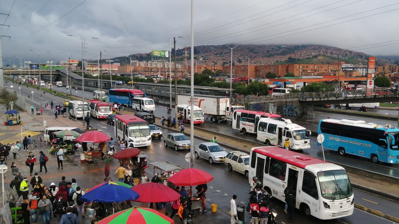 https://upload.wikimedia.org/wikipedia/commons/a/ae/AUTOPISTA_SUR_ESTACION_SAN_MATEO.jpg